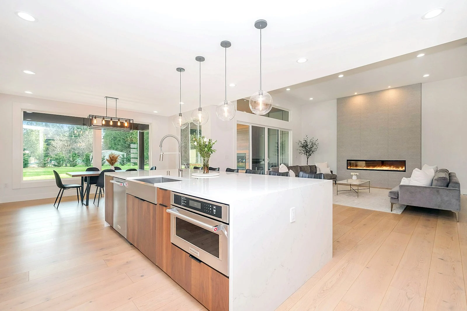 Complete interior kitchen direction